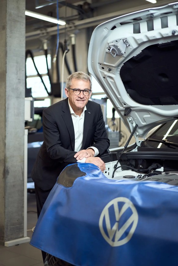 Helmut Ruhl in der Werkstatt der kürzlich eröffneten Amag Academy in Lupfig AG.