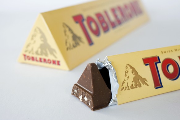 ZUR STUDIE SWISSNESS WORLDWIDE 2016 DER UNIVERSITAET ST. GALLEN, STELLEN WIR IHNEN AM DONNERSTAG, 14. JUNI 2016, FOLGENDES ARCHIVBILD ZUR VERFUEGUNG - Toblerone Schokolade, aufgenommen am 17. Januar ...