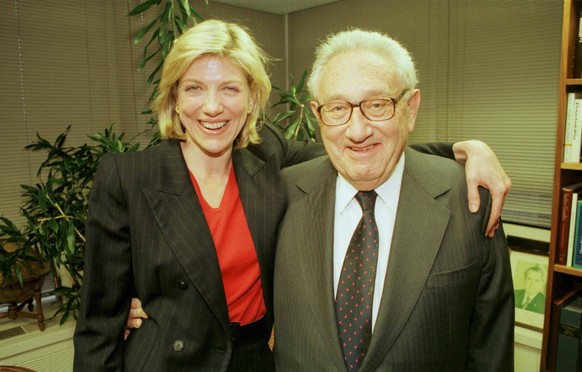 Forester Kissinger 19991203US Lynn Forester, New York, in her office, Madison Avenue. First Mark Telecommunications Company with Dr. Henry Kissinger