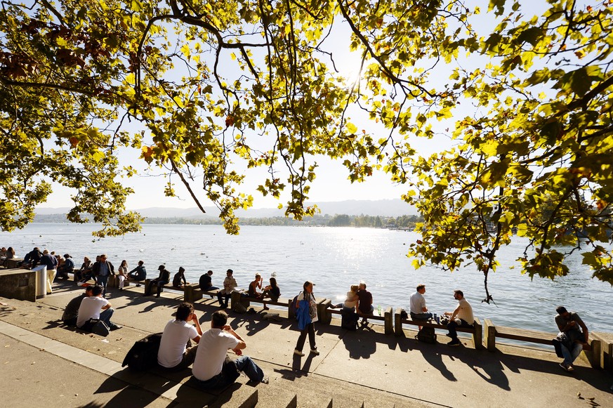 Strahlender Sonnenschein zum Herbstanfang am Zuerichsee bei Zuerich am Dienstag, 23. September 2014. Am 23. September 2014 ist astronomischer Herbstanfang. Der Herbst als eine der vier Jahreszeiten is ...