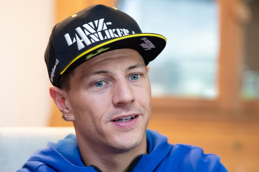 Dominique Aegerter, Schweizer Motorradrennfahrer spricht waehrend einem Interviewtermin, am Montag, 1. November 2021, in Rohrbach im Emmental. Aegerter ist amtiernder Supersport-Weltmeister 2021. (KEY ...