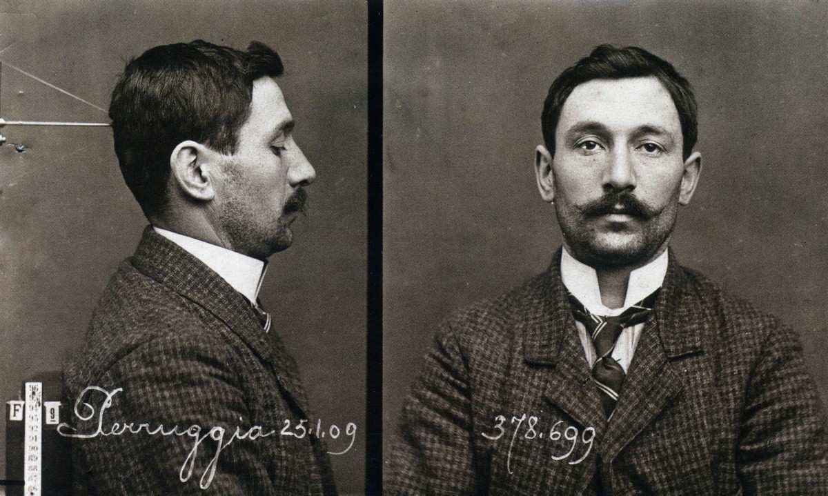 Vincenzo Peruggia 1881-1925 italian painter who stole the Mona Lisa in Louvre museum on august 21, 1911, here mugshot, january 25, 1909 1698917 Vincenzo Peruggia 1881-1925 italian painter who stole th ...