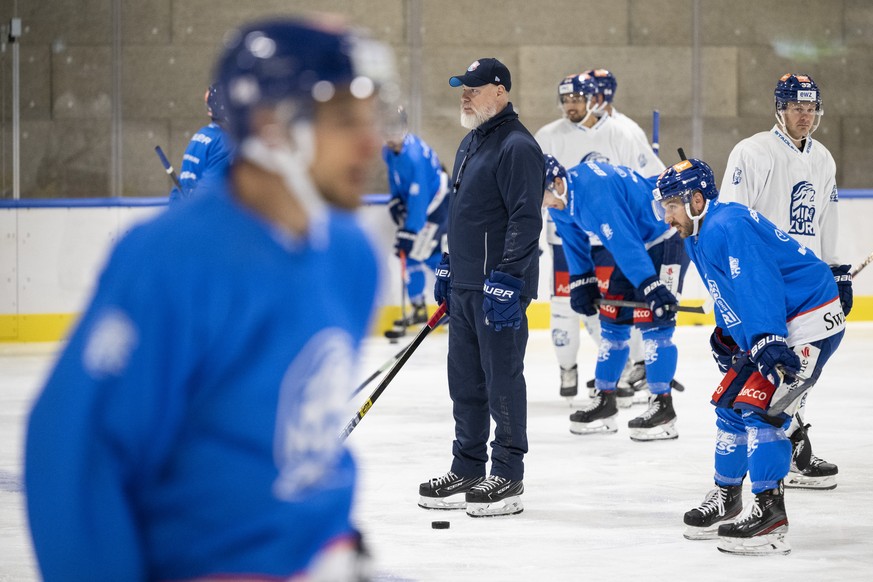 Headcoach Rikard Groenborg trainiert die Mannschaft im ersten Eistraining der ZSC Lions in der Swiss Life Arena am Dienstag, 6. September 2022 in Zuerich. (KEYSTONE/Ennio Leanza)