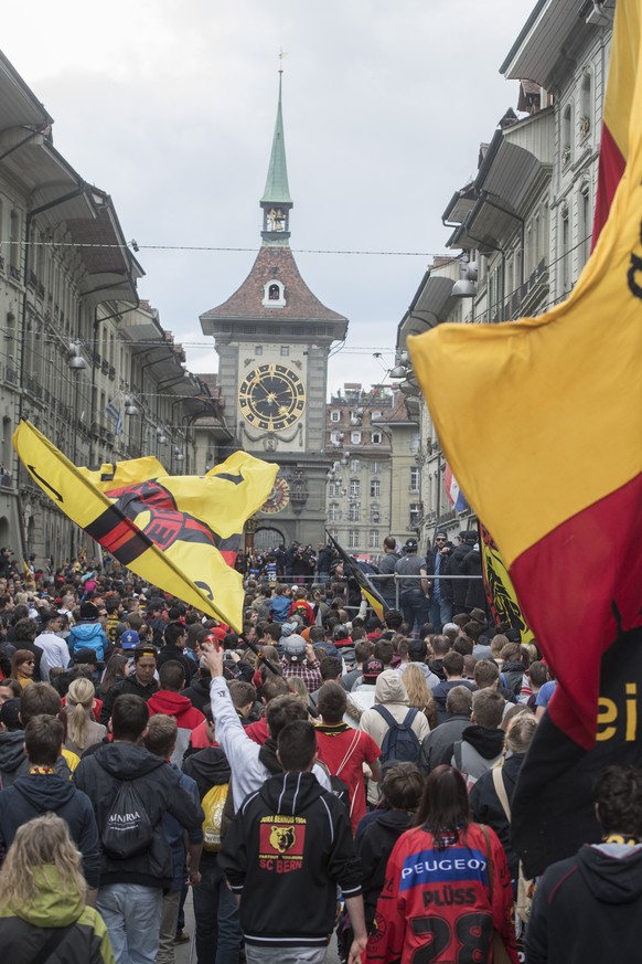 Massen von SCB-Fans in der Berner Altstadt.