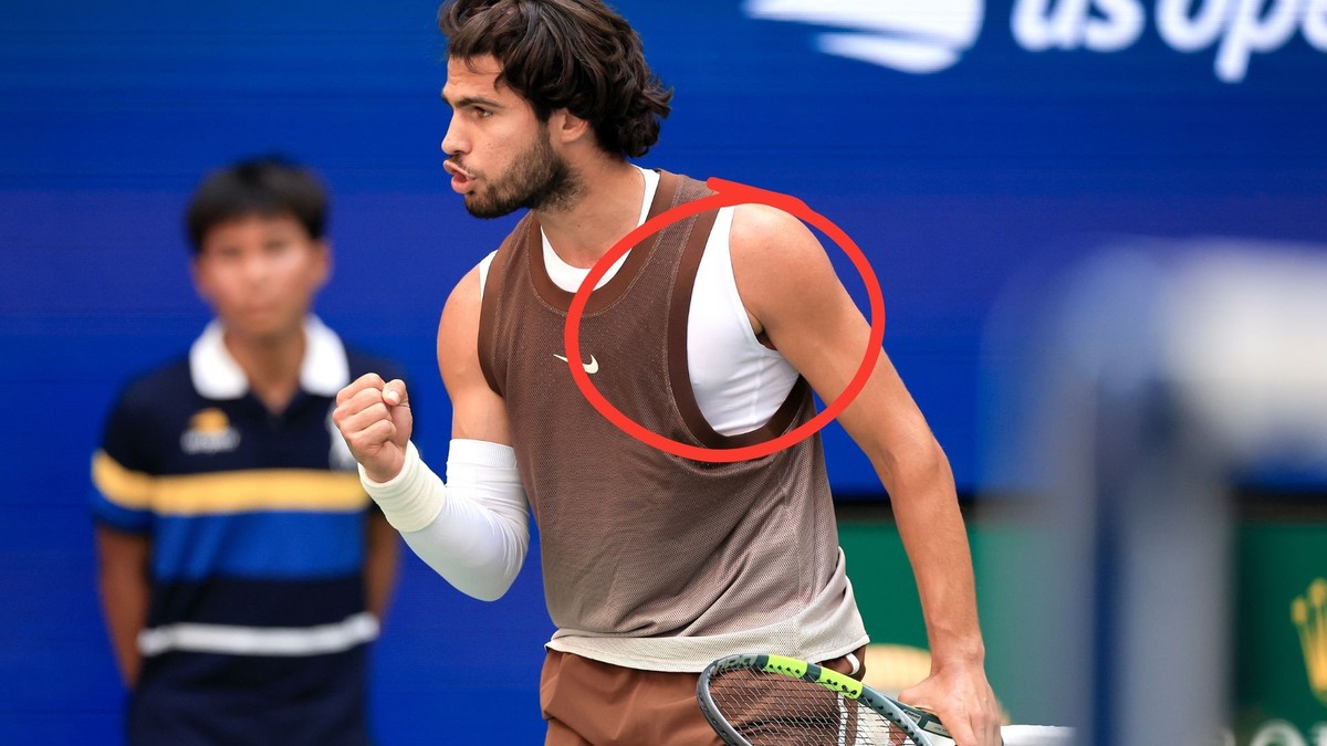 Carlos Alcaraz a porté un nouveau débardeur, vendredi au 3e tour de l'US Open.