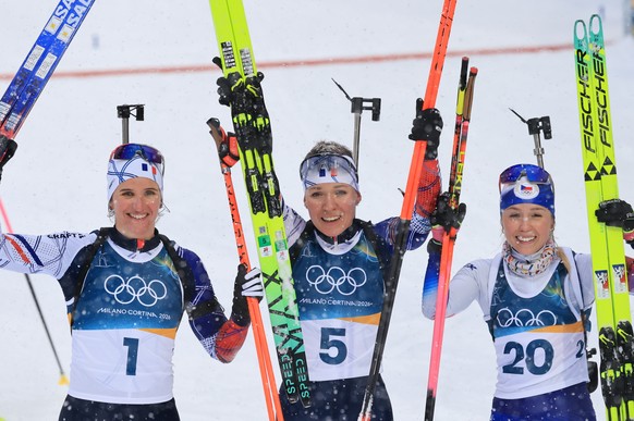 epa12764903 (L-R) Second placed Julia Simon of France, winner Oceane Michelon of France, and third placed Tereza Vobornikova of Czechia smile for a photo after the Women's 12.5km Mass Start of th ...