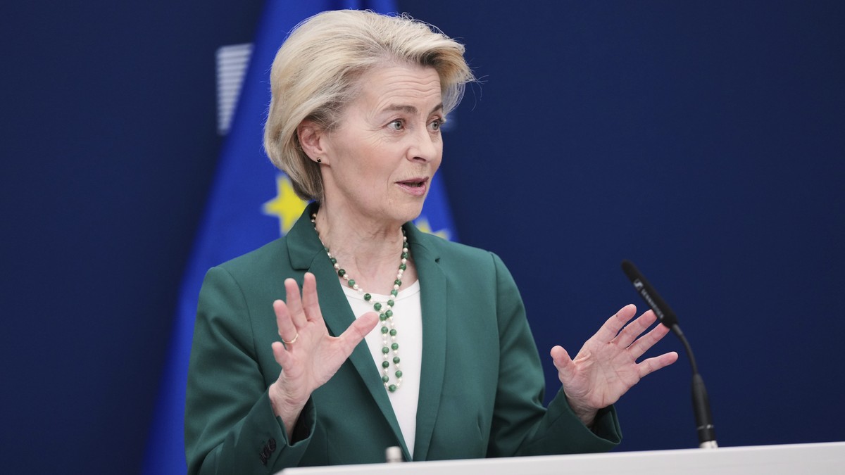 European Commission President Ursula von der Leyen addresses journalists during a media conference at EU headquarters in Brussels, Monday, April 7, 2025. (AP Photo/Virginia Mayo)
Belgium EU Norway Tar ...