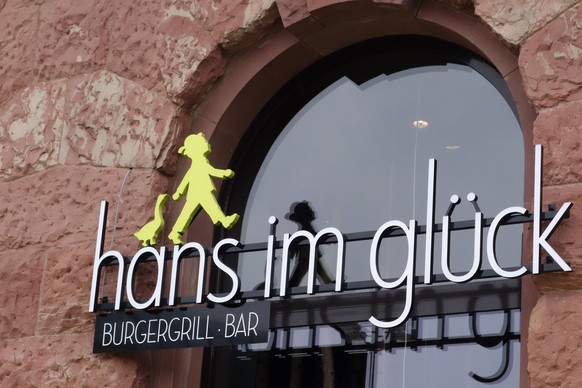 08. 04. 2019/Dortmund Lokal der Restaurantkette Hans im Gl�ck am Hansaplatz in Dortmund, , Burger Grill und Bar mit Au�ensitzpl�tzen. *** 08 04 2019 Dortmund Restaurant of the restaurant chain Hans im ...