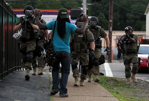 Szene aus Ferguson: Das sind Polizisten, keine Soldaten.