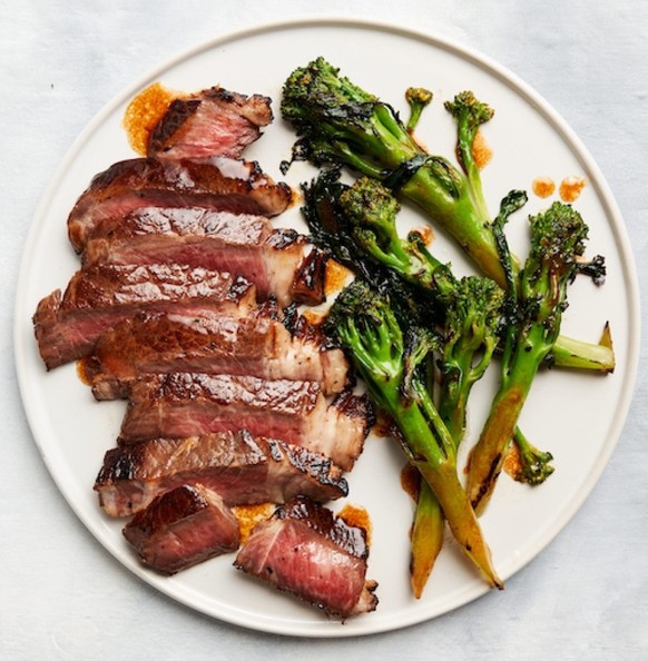Chinese steak with tenderstem broccoli 

https://www.marionskitchen.com/wp-content/uploads/2022/08/Grilled-Hoisin-Steak-Garlicky-Chinese-Broccoli-01-1-1200x1500.jpg