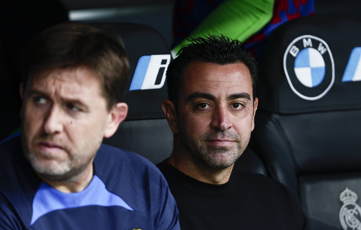 Real Madrid v FC Barcelona, Barca - LaLiga Xavi Hernandez of FC Barcelona during La Liga Santader match between Real Madrid and FC Barcelona at Estadio Santiago Bernabeu in Madrid, Spain. Madrid Spain ...
