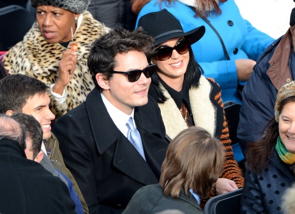 Bildnummer: 59112746 Datum: 21.01.2013 Copyright: imago/UPI Photo
Katy Perry and John Mayer arrive at their seats before the USA President is sworn-in for a second term during his public inauguration ...
