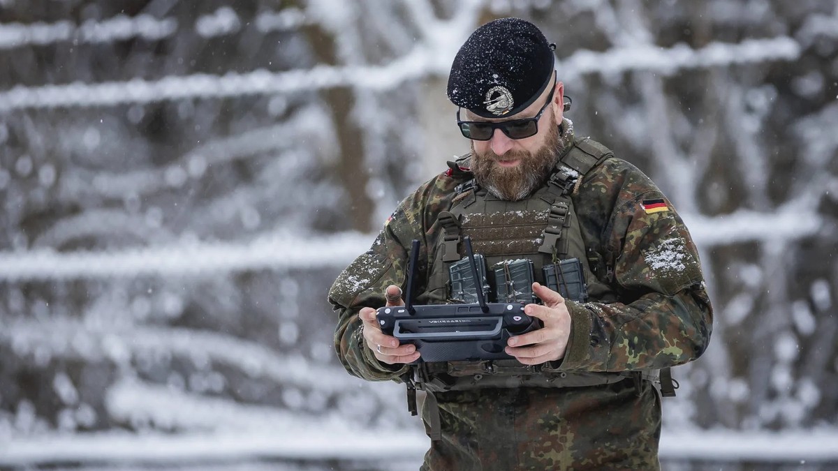 Un soldat de l'armée allemande appartenant à la brigade blindée de Lituanie (photo d'archive). Il pilote un drone à Nemencine, dans l'est du pays.