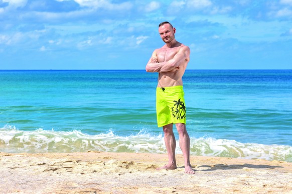 Bachelorette Schweiz 2022, Kandidaten: Dino aus Baselland, Strandfoto