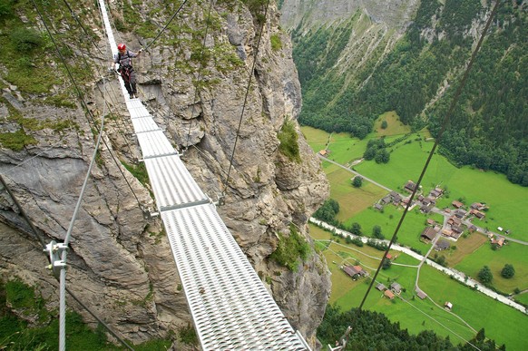 21 Schweizer Hängebrücken, die dir den Atem rauben
Eine abenteuerliche Hängebrücke befindet sich auf dem Klettersteig Mürren-Gimmelwald. 

Nur für Menschen ohne Höhenangst. Auf dem Klettersteig da h ...