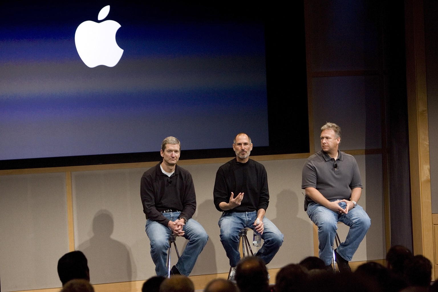 Damals spielte er noch die zweite Geige: Tim Cook neben Steve Jobs und Phil Schiller (von links).