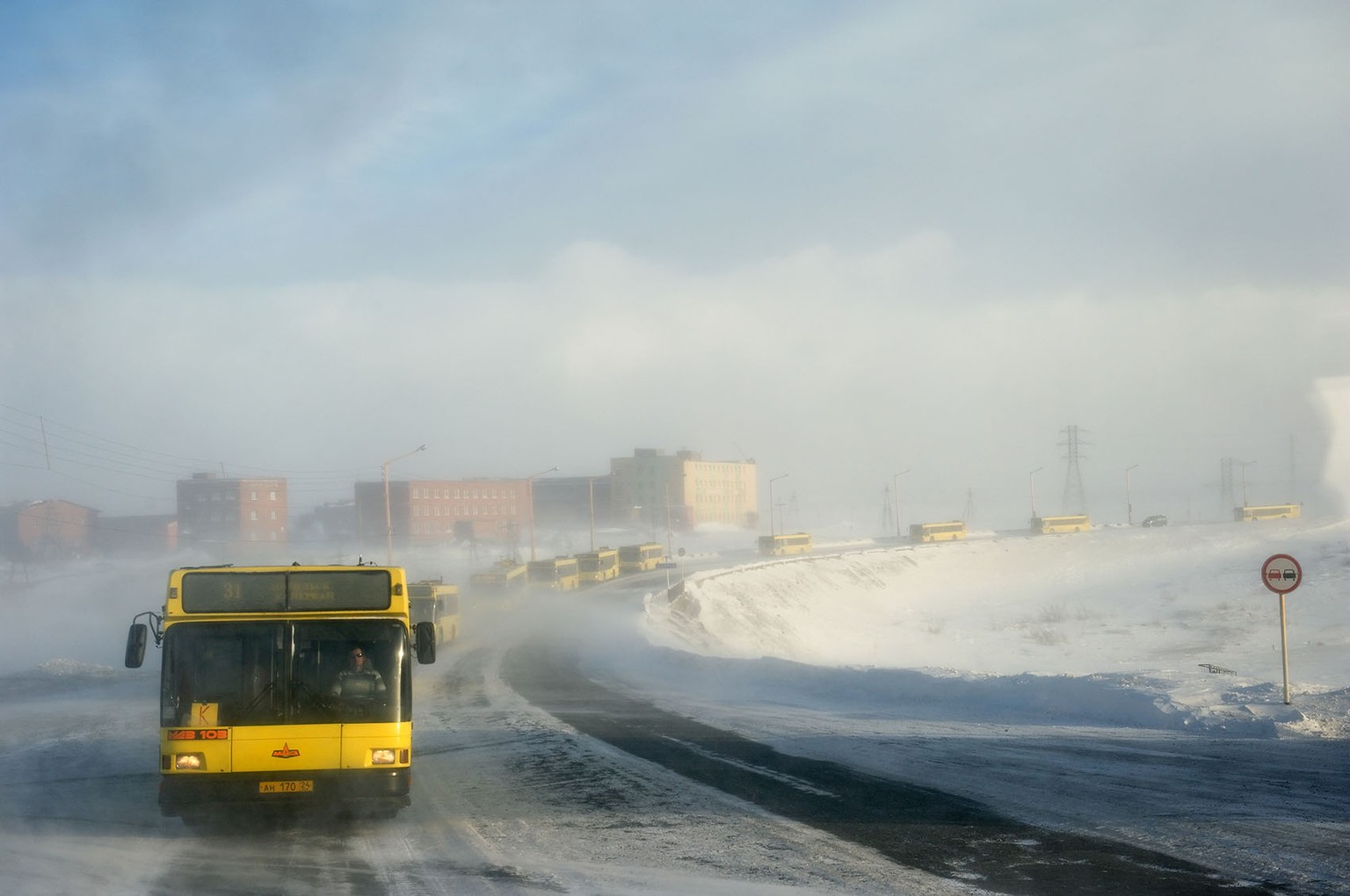 De par sa position, Norilsk subit un climat très sévère, de type subarctique. C'est l'une des villes les plus froides au monde, beaucoup plus froide que celle de Mourmansk, située elle aussi en Russie ...