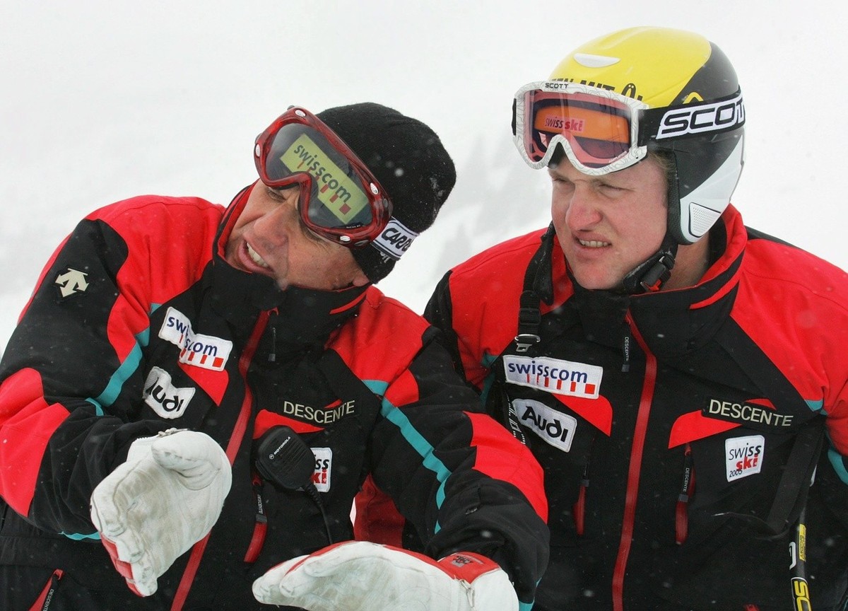 Swiss ski racer Ambrosi Hoffmann, right, and his coach Franz Heinzer inspect the "Silvano Beltrametti" race track for a practice run to the Alpine Ski World Cup finals, in Parpan - Lenzerhei ...
