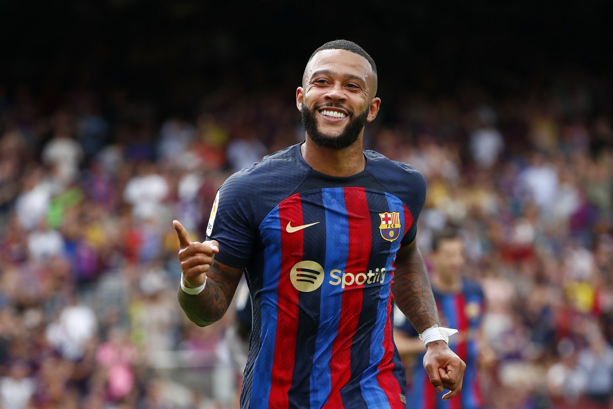 Barcelona's Memphis Depay celebrates after scoring his side's second goal during a Spanish La Liga soccer match between FC Barcelona and Elche CF at Camp Nou stadium in Barcelona, Spain, Sat ...