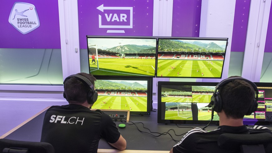 Blick in die Raeumlichkeiten anlaesslich der Praesentation zur diesjaehrigen Einfuehrung des Video Assistant Referee, VAR, in der Raffeisen Super League, aufgenommen am Mittwoch, 17. Juli 2019 in Volk ...