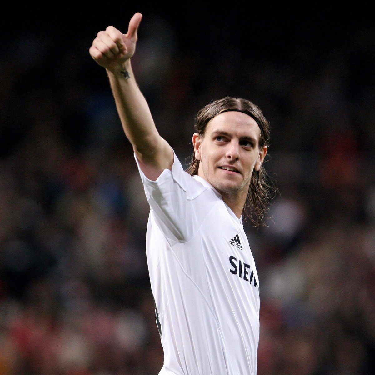 Bildnummer: 01951829 Datum: 21.02.2006 Copyright: imago/PanoramiC
Jonathan Woodgate (Real Madrid) zufrieden; Vdig, quer, close, thumbs up, Daumen Champions League 2005/2006, Real Madrid CF Madrid pan ...