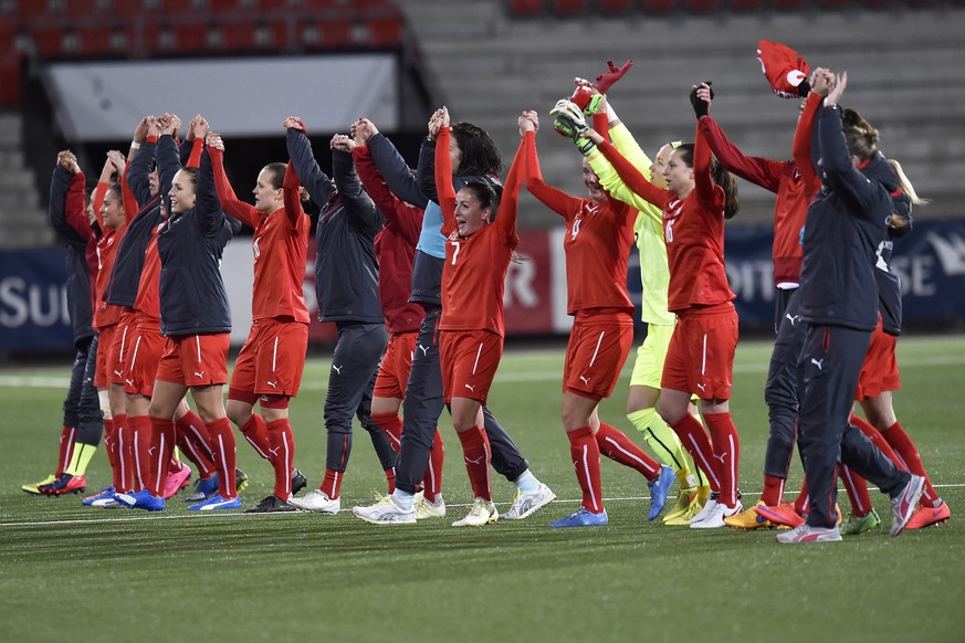 Hände in die Luft: Die Schweizer Frauen haben alle vier Spiele der EM-Quali gewonnen – mit einem Torverhältnis von 20:2!