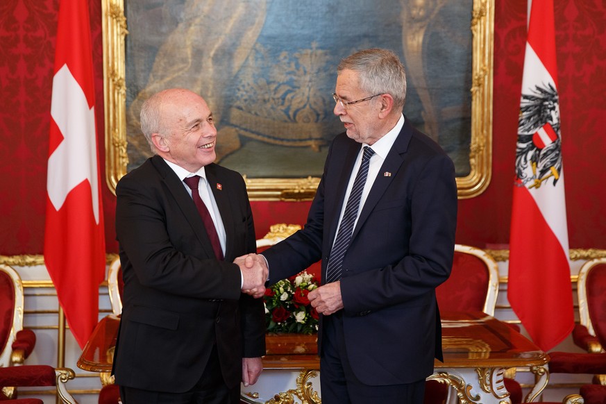 epa07274866 Swiss Federal President Ueli Maurer (L) and Austrian Federal President Alexander Van der Bellen (R) shake hands prior to their meeting at the presidential office of the Hofburg Palace in V ...