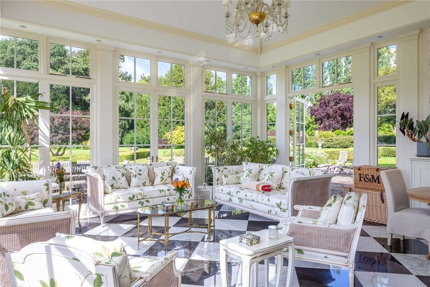 Mel B's house is for sale. 
Church Road
Little Marlow, Marlow, Buckinghamshire, SL7 3RZ
https://search.savills.com/property-detail/gbherslac210396