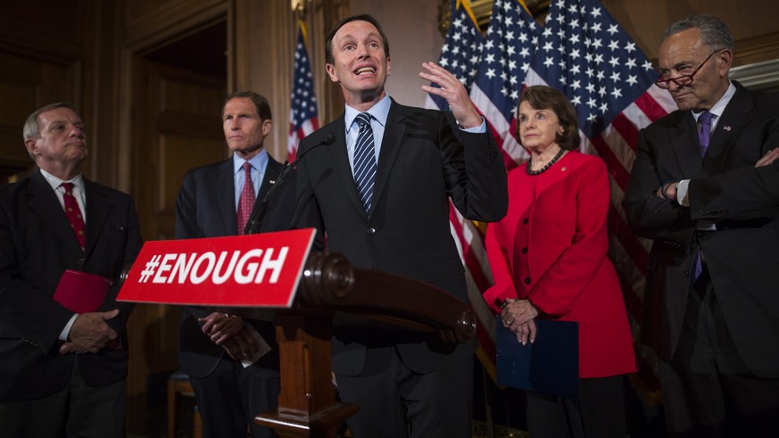 Der demokratische Senator Chris Murphy spricht nach der Abstimmung zu den Medien.&nbsp;