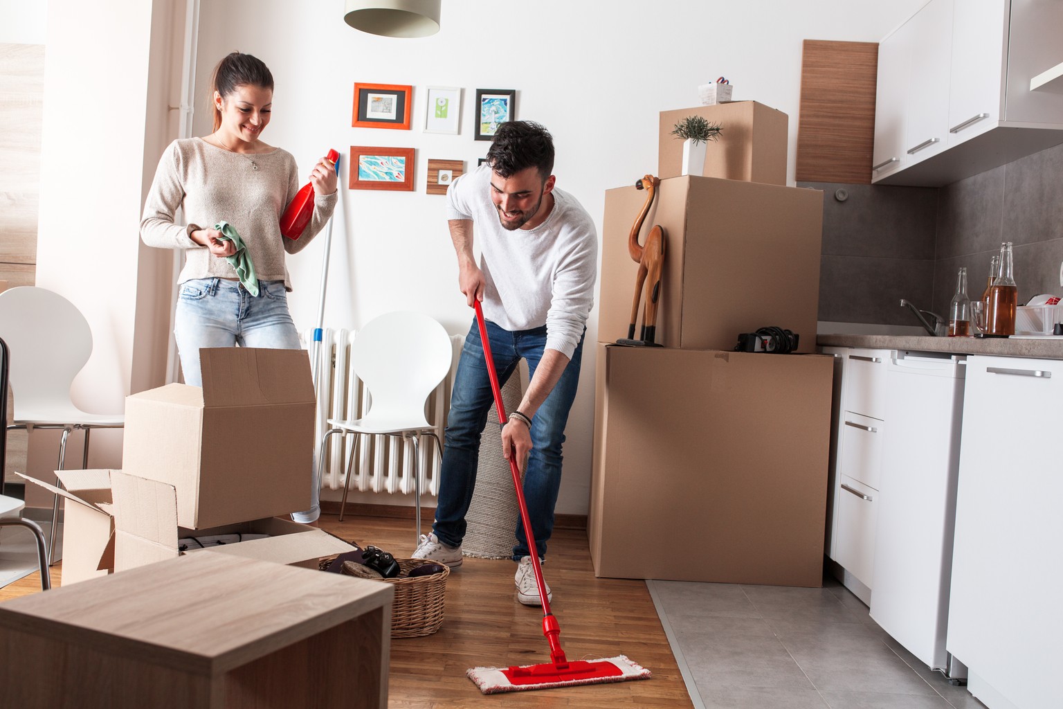 paar ausziehen putzen wg wohnung einziehen