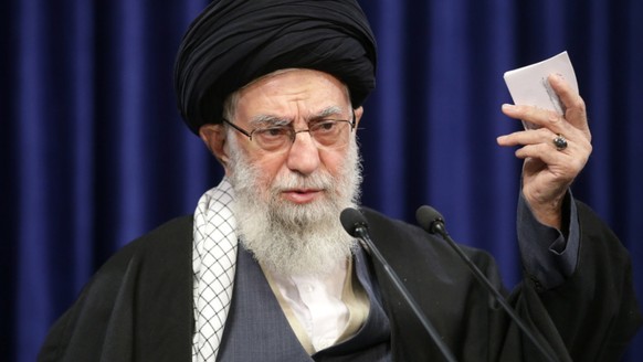 Twitter hat einen Beitrag des iranischen geistlichen Oberhauptes, Ayatollah Ali Chamenei, im Zusammenhang mit den Impfungen gegen das Coronavirus gel