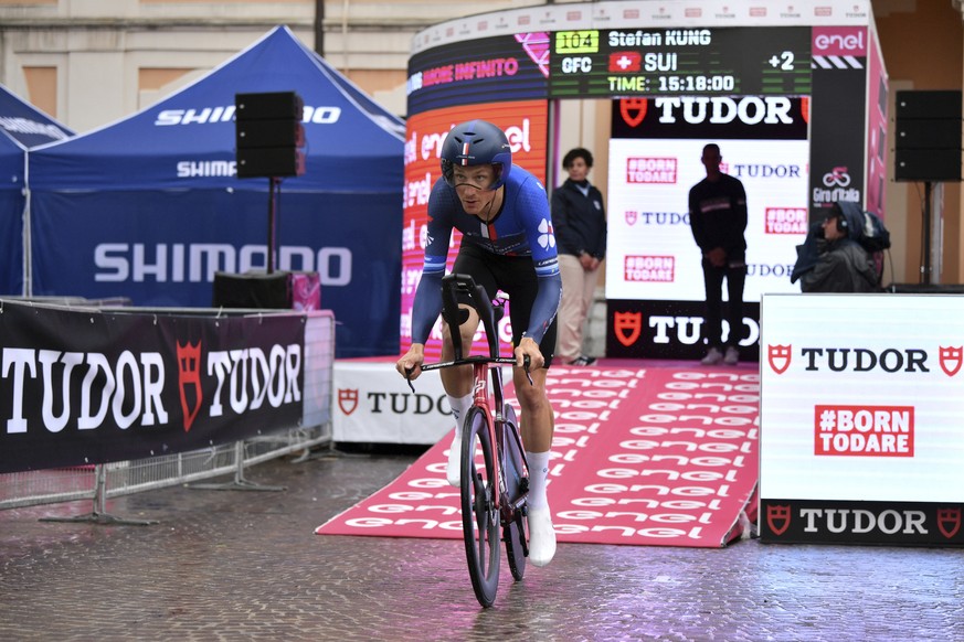 Switzerland&#039;s Stefan Kung starts the 9th stage of the Giro D&#039;Italia, tour of Italy cycling race, an individual time trial from Savignano sul Rubicone to Cesena, Sunday, May 14, 2023. (Massim ...