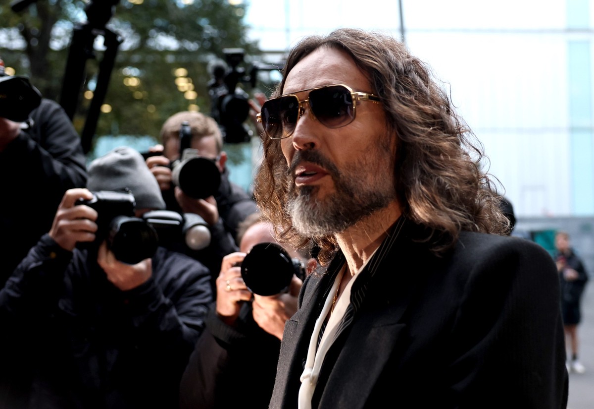epa13302721 British comedian and actor Russell Brand arrives at Southwark Crown Court in London, Britain, 14 October 2026. Brand appears for the opening day of his criminal trial, facing charges of ra ...