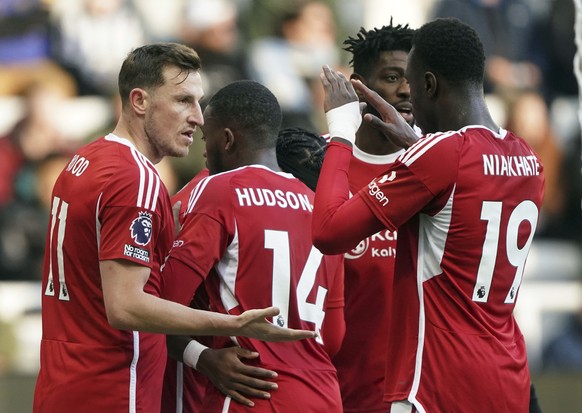 Nottingham Forest&#039;s Chris Wood, left, celebrates scoring his side&#039;s first goal during the English Premier League soccer match between Newcastle United and Nottingham Forest at St. James&#039 ...