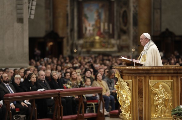 Pope Francis celebrates a new year&#039;s eve vespers Mass in St. Peter&#039;s Basilica at the Vatican, Saturday, Dec. 31, 2016. (AP Photo/Andrew Medichini)