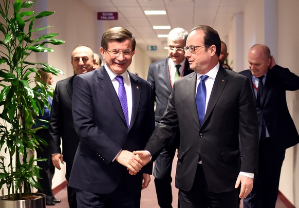 Davutoglu und Hollande.