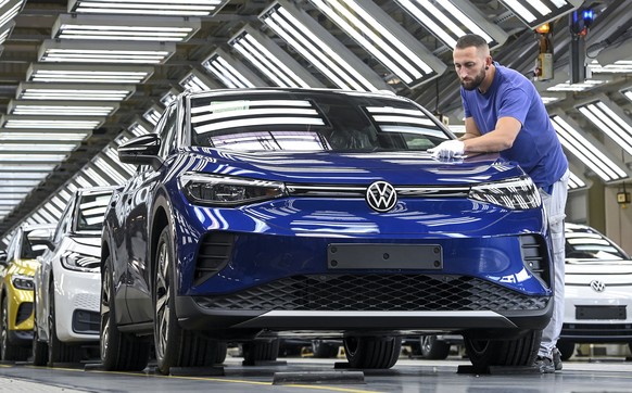 VW ID.4: Volkswagen will 2030 mindestens sechzig Prozent seiner Autos mit Stromantrieb ausliefern.