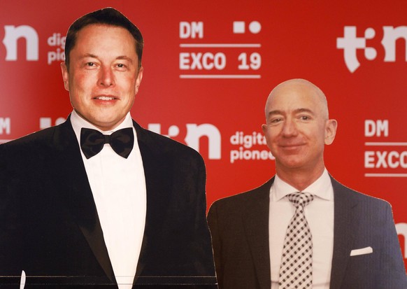 Aufsteller von Bill Gates, Elon Musk und Jeff Bezos am Stand von t3n auf der dmexco 2019 Fachmesse f