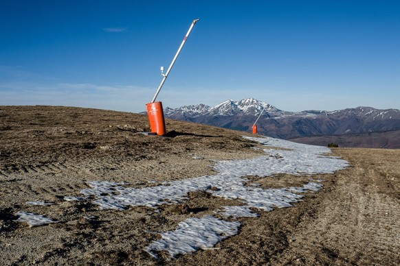 FRANCE - SKI - SNOW - AX 3 DOMAINES Snow cannons on the slopes of the Ax 3 Domaines resort during the Christmas holidays, even though there is no snow.  December 29, 2019, Ax les Thermes, France.  Axl...