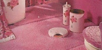 Wer kam eigentlich auf die abstruse Idee, Spannteppiche für Badezimmer wären toll?