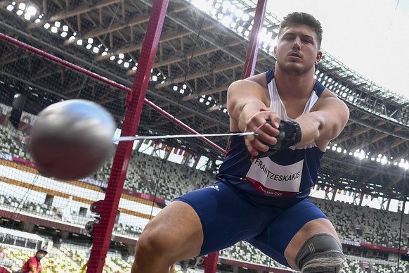 epa09387037 Christos Frantzeskakis of Greece competes in the Men&#039;s Hammer Throw qualification at the Athletics events of the Tokyo 2020 Olympic Games at the Oly?mpic Stadium in Tokyo, Japan, 02 A ...