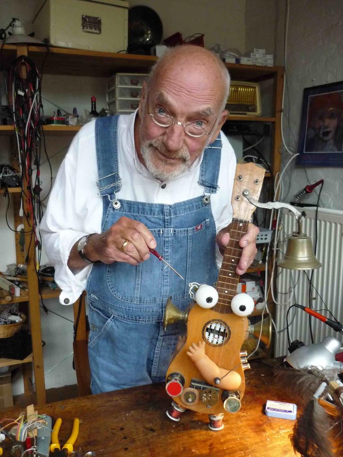 Peter Lustig mit seiner Ukulele aus «Löwenzahn».