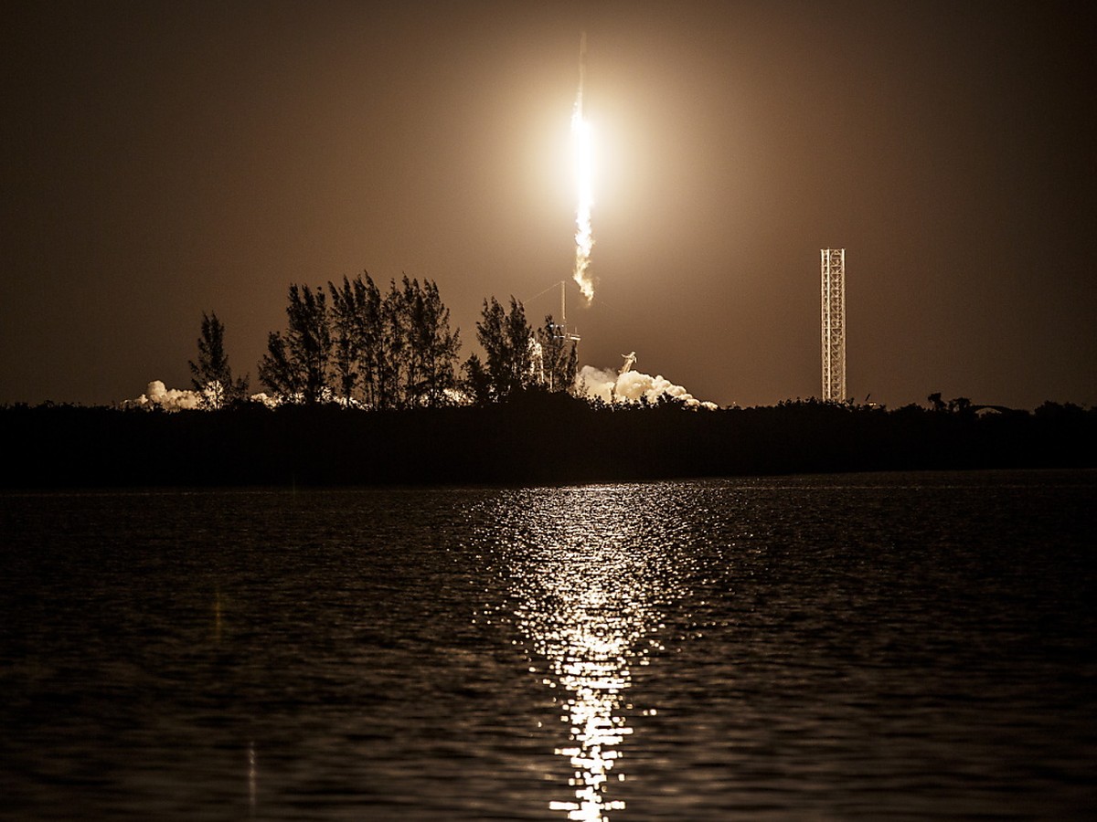 La fus�e Falcon 9 de SpaceX s'est envol�e lundi de Cap Canaveral.