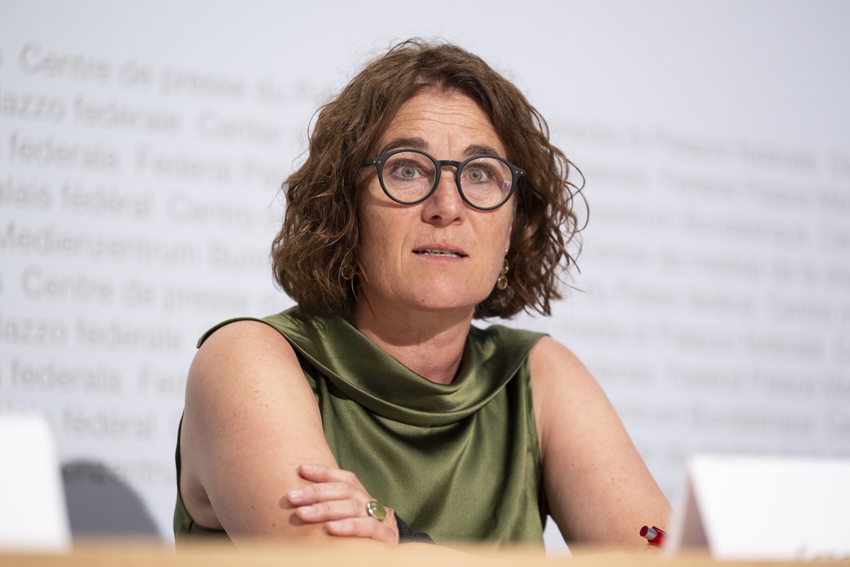 Staenderaetin Franziska Roth, SP-SO, spricht an einer Medienkonferenz des Komitees gegen die Ernaehrungsinitiative, , am Donnerstag, 18. Juni 2026 in Bern. (KEYSTONE/Anthony Anex)