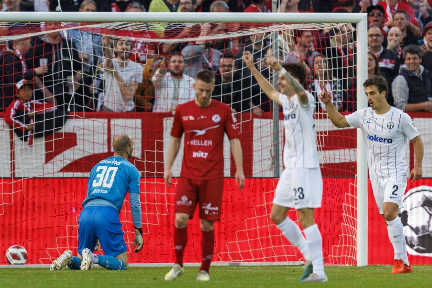 FC Winterthur Torhueter Markus Kuster enntaeucht nach dem er zum zweiten Mal bezwungen wurde zum 0-2 waehrend dem Fussball Meisterschaftsspiel der Super League zwischen dem FC Winterthur und dem FC Zu ...