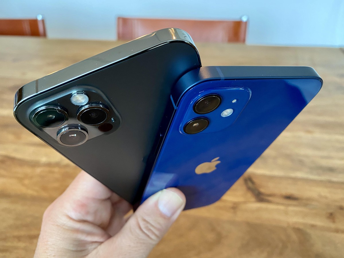 Das iPhone 12 Pro hat einen Rahmen aus Edelstahl, beim iPhone 12 ist er aus Aluminium.