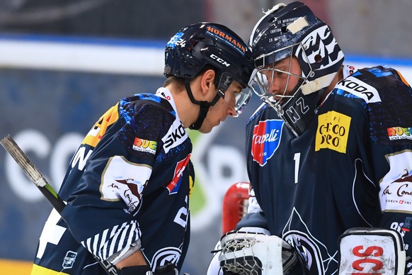 Ambri&#039;s player Elia Mazzolini with Ambri&#039;s goalkeeper Benjamin Conz, from left, during the first match of the playout of National League Swiss Championship 2017/18 between HC Ambr Piotta an ...