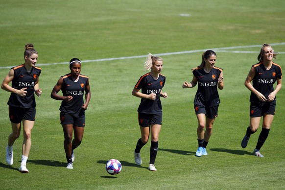 Netherlands' Jackie Groenen, center, runs with teammates during a training session of the Netherlands Women's soccer team at the Stade du Merlo in Oullins outside Lyon, France, Friday, July ...