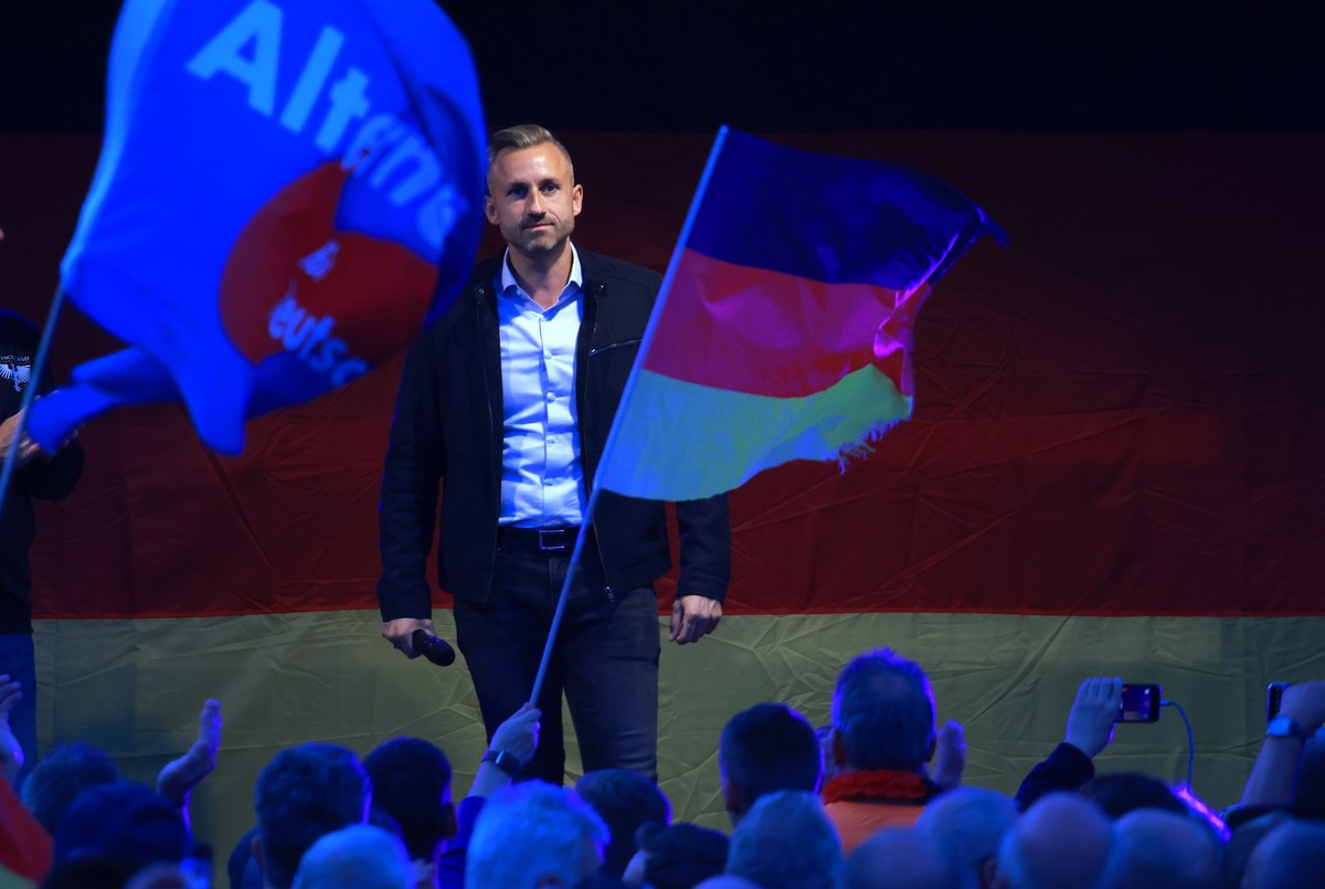 epa13189356 Ulrich Siegmund, lead candidate of the far-right Alternative for Germany (AfD) party, campaigns prior to state elections in Saxony-Anhalt, in Naumburg, Germany, 24 August 2026. The state o ...