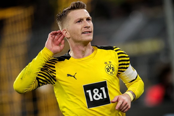 epaselect epa09593996 Dortmund&#039;s Marco Reus celebrates after scoring the 2-1 lead during the German Bundesliga soccer match between Borussia Dortmund and VfB Stuttgart at Signal Iduna Park in Dor ...